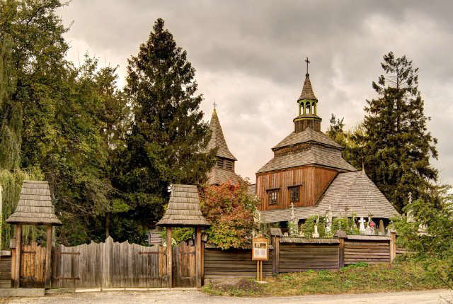 Rohatyn, région d'Ivano-Frankivsk - Tserkva du Saint -Esprit, 1598
