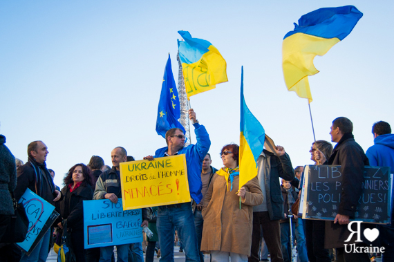 La communauté ukrainienne en France sur la place de Droit de l'Homme