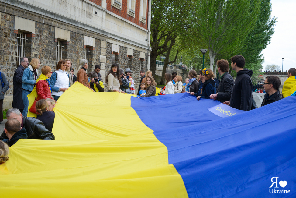 flashmob-unitedforukraine-paris-10