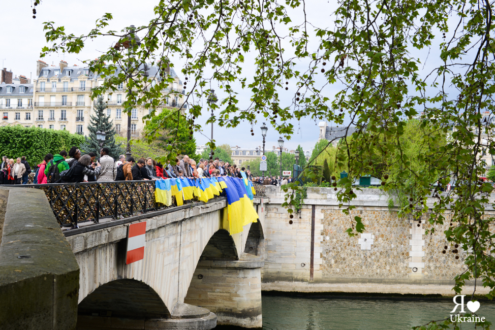 flashmob-unitedforukraine-paris-23