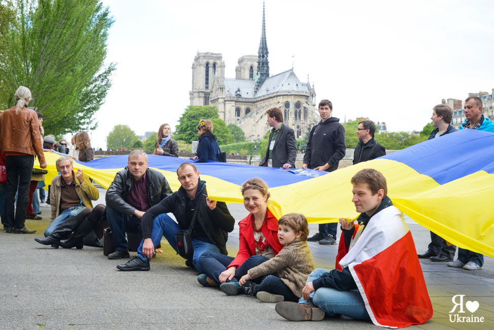 flashmob-unitedforukraine-paris-5