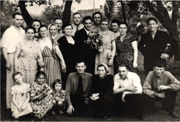 Une des photos qui m’a beaucoup aidée : le mariage d’un cousin en 1959